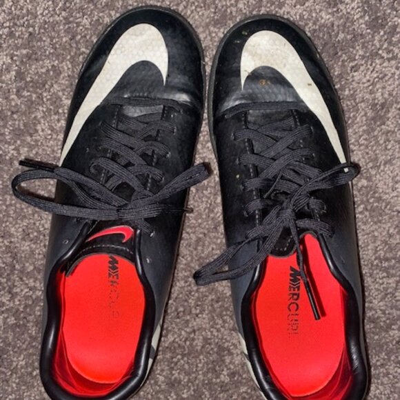 Nike Indoor Soccer Shoes - Picture 1 of 2